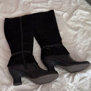 Naya Elegant Black Heeled Boots with Bow